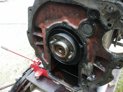 Zetorin kampiakselin pääty.jpg