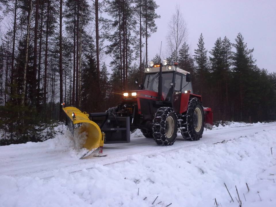 Zetor 9145 auraamassa.jpg